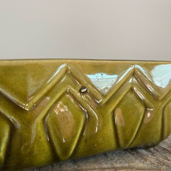 Avocado green Vintage Brush pottery planter - Picture 6 of 6
